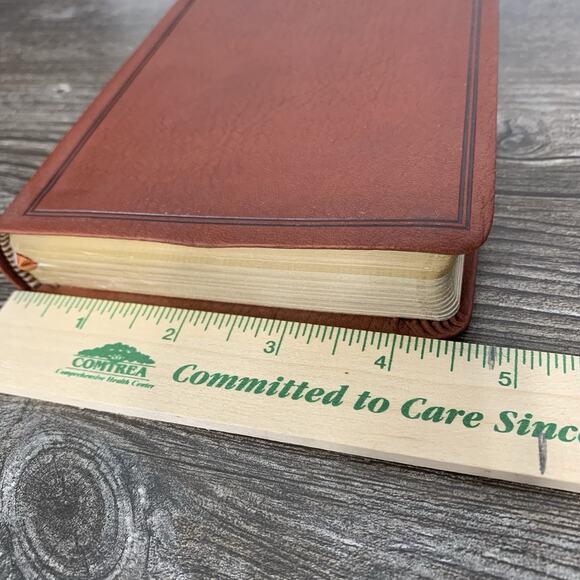 CSB Ultrathin Compact Bible, Brown LeatherTouch Holman Leatherlike - Picture 4 of 9